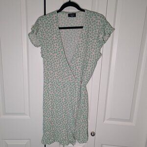 VICI white and green wrap dress size large
